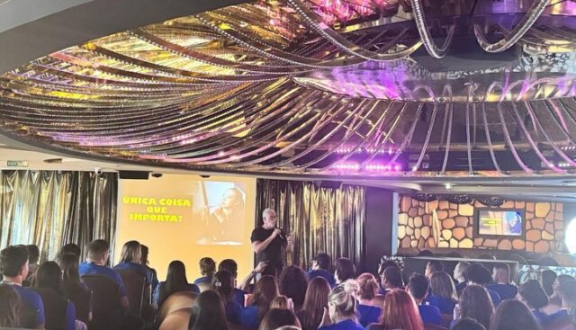 Em mares agitados, ajustamos a bússola para direção clara: foque na ÚNICA prioridade! Sem distrações que nos tirem do rumo, com intensidade para enfrentar tempestades. Valorize a tripulação: respeito, pertencimento e relevância para cada um na navegação.
Que venham novos mares!