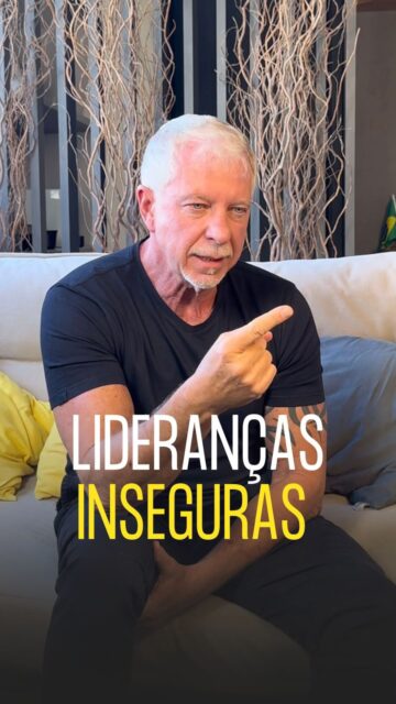 Lideranças inseguras costumam ocupar todos os espaços.

Falam mais, decidem sozinhas, centralizam caminhos e confundem presença com domínio.

Só que times fortes não crescem ao redor de alguém que sabe tudo. Crescem quando existe liberdade para pensar, questionar, contribuir e construir junto.

A autoridade de um líder não diminui quando ele escuta.

Ela ganha profundidade.