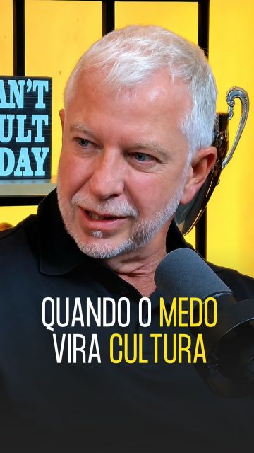 Nenhum ambiente adoece de uma vez. 

Primeiro desaparece a confiança. Depois, a espontaneidade.

Em seguida, as pessoas deixam de perguntar, de discordar, de criar. 

Continuam presentes, mas já não estão verdadeiramente ali.

Liderar também é perceber esses sinais antes que eles se transformem em consequências.